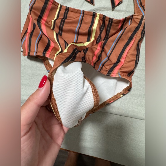 ONE PIECE SWIMSUIT NEVER WORN - Picture 3 of 6